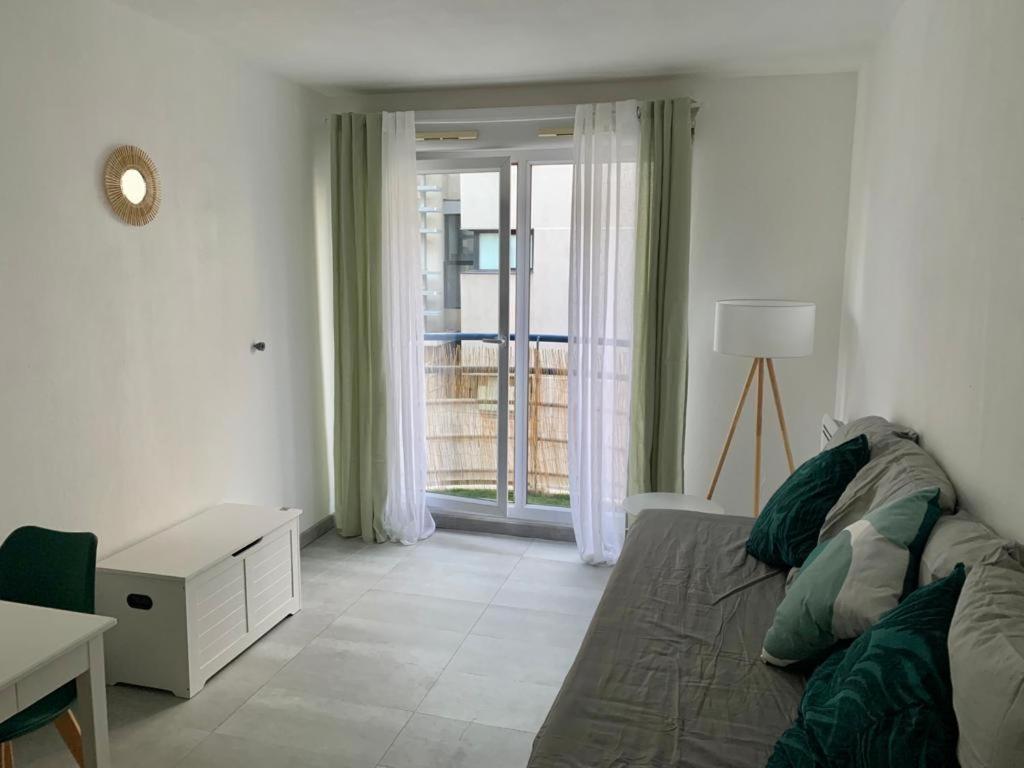 Appartement Tout Equipe A 6 Minutes De La Gare St Charles Marseille Luaran gambar