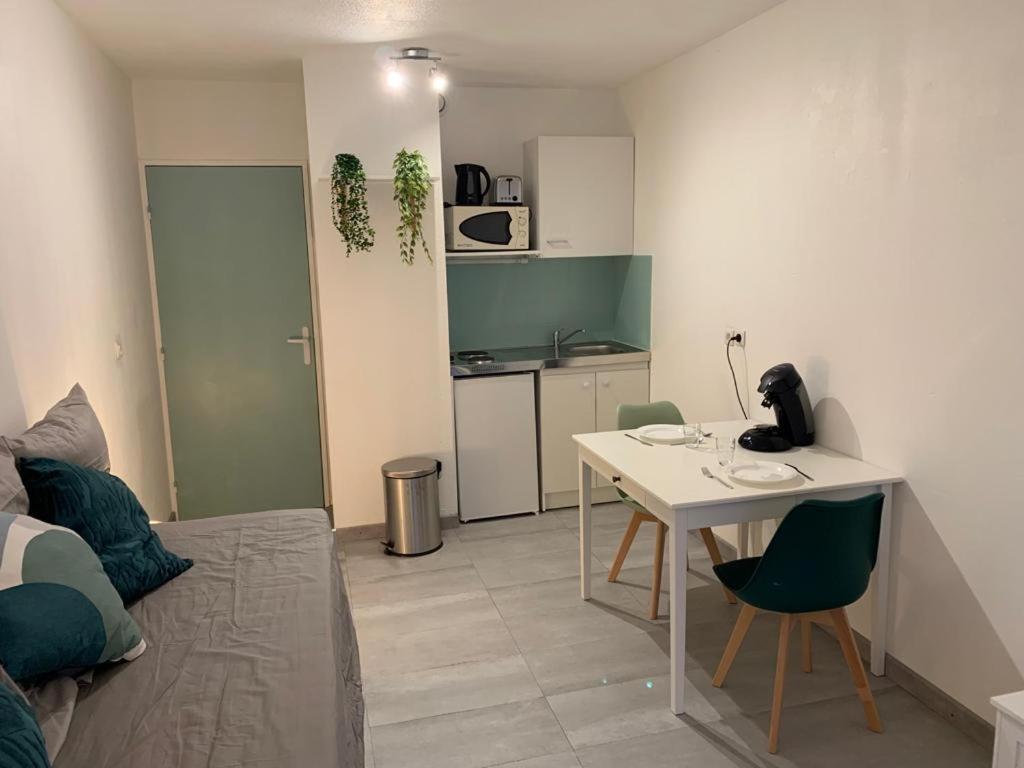 Appartement Tout Equipe A 6 Minutes De La Gare St Charles Marseille Luaran gambar