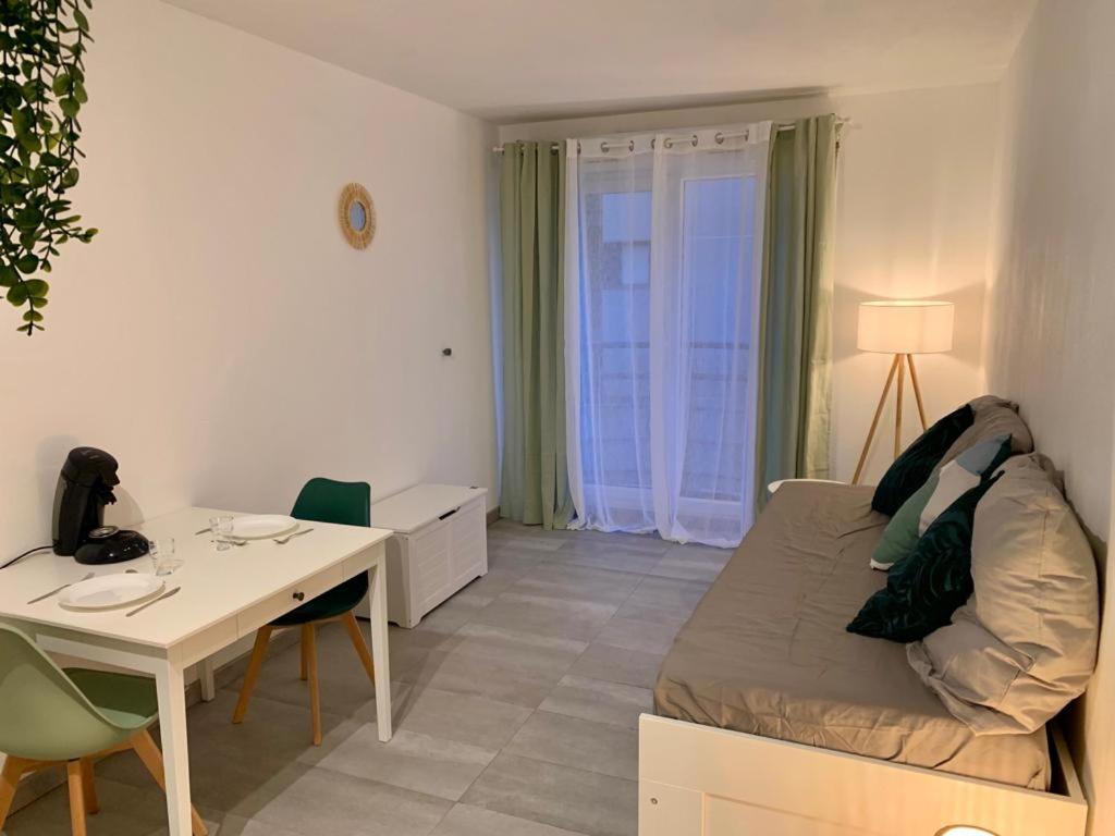 Appartement Tout Equipe A 6 Minutes De La Gare St Charles Marseille Luaran gambar