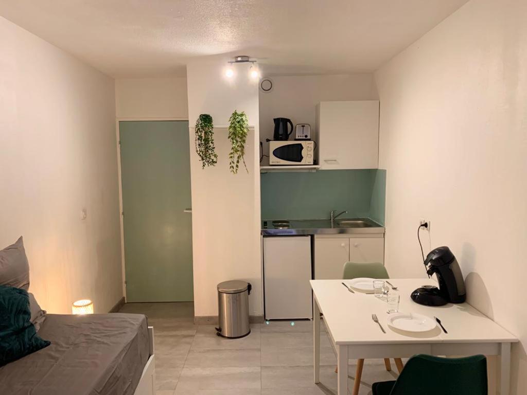 Appartement Tout Equipe A 6 Minutes De La Gare St Charles Marseille Luaran gambar