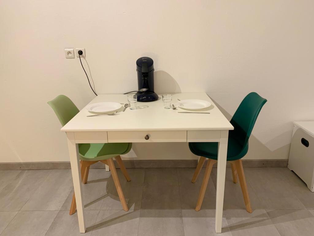 Appartement Tout Equipe A 6 Minutes De La Gare St Charles Marseille Luaran gambar