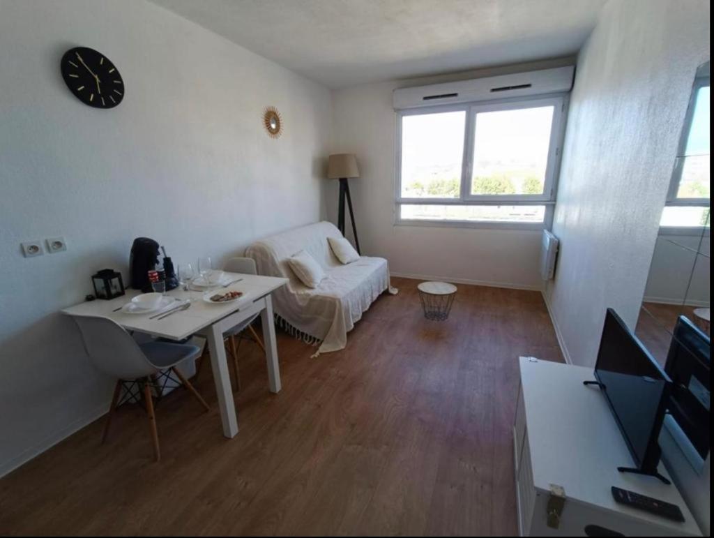 Appartement Tout Equipe A 6 Minutes De La Gare St Charles Marseille Luaran gambar